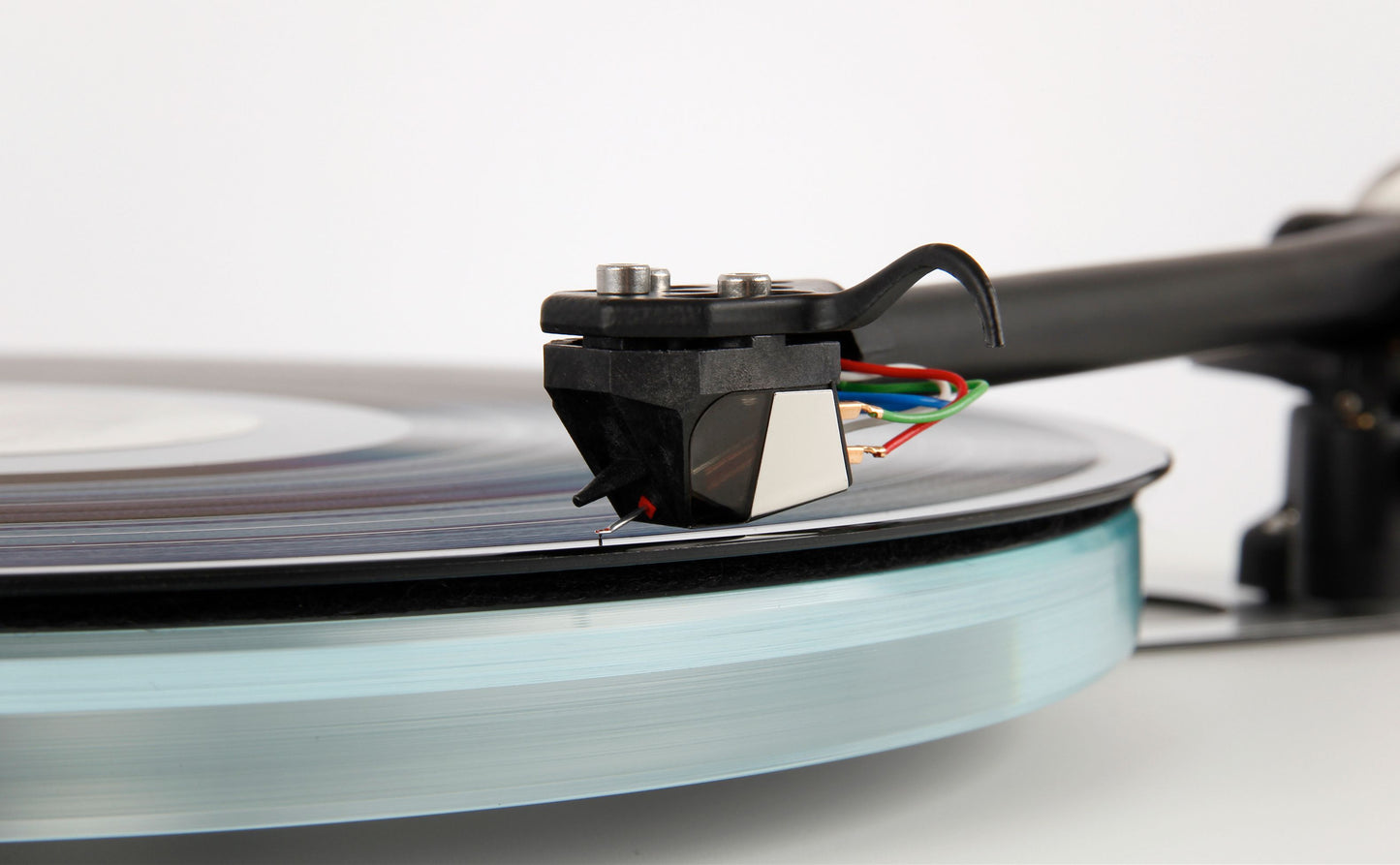 Product Image of a Rega ND5 Moving Magnet cartridge for a turntable.