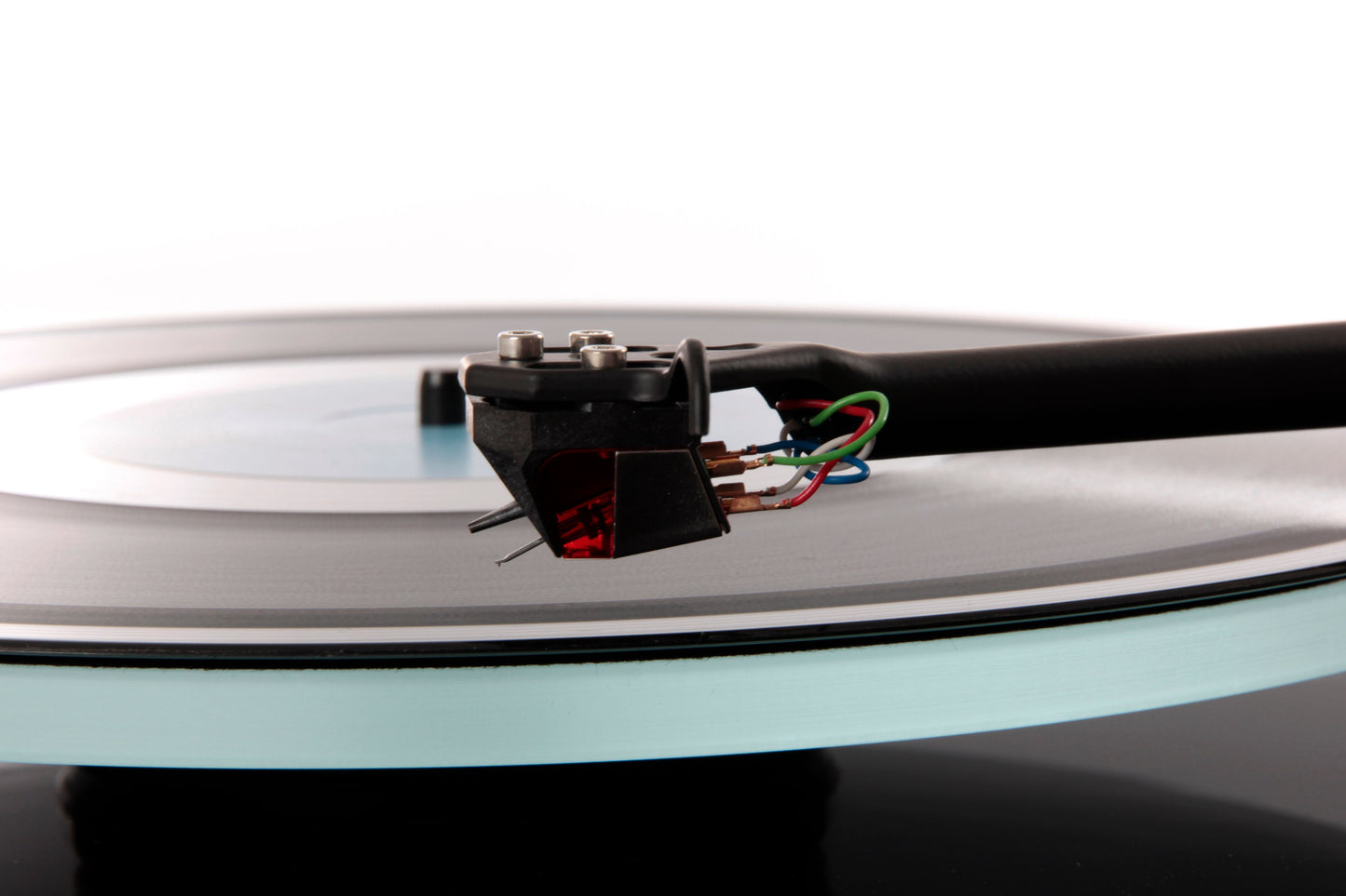 Product image for a Rega Planar 2 turntable in Gloss Black finish