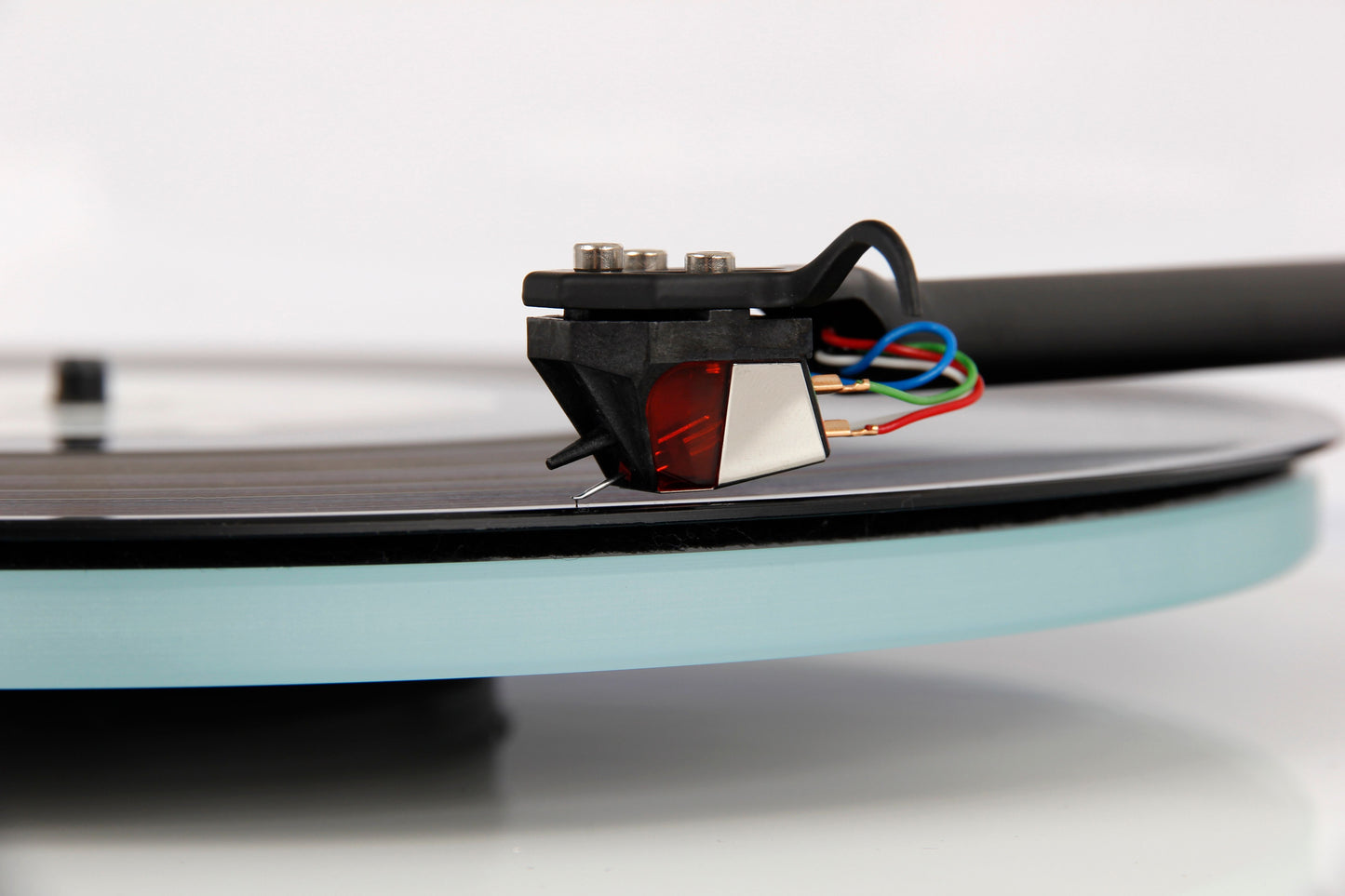 Product image for a Rega Planar 2 turntable in Gloss White finish