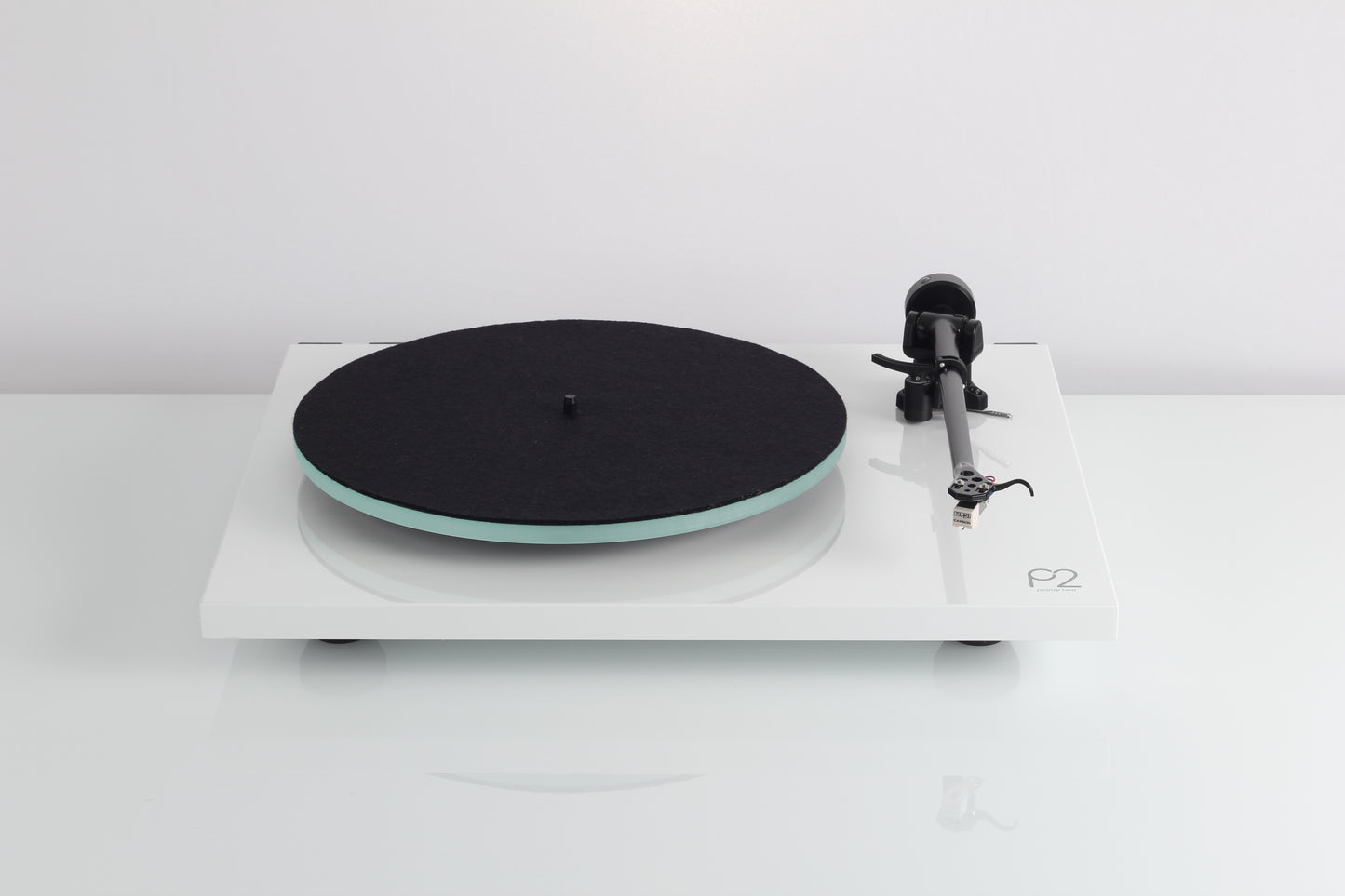 Product image for a Rega Planar 2 turntable in Gloss White finish