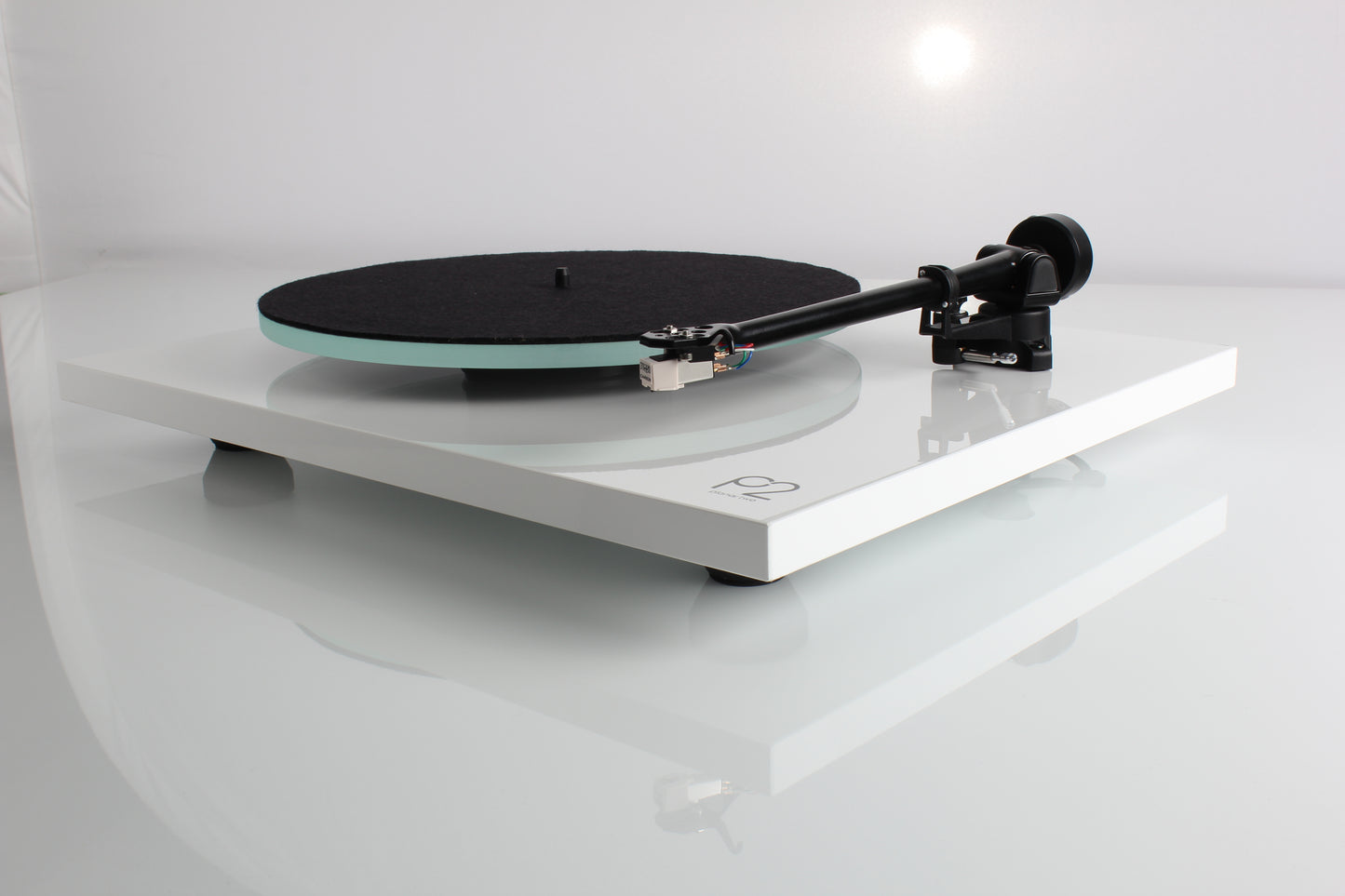 Product image for a Rega Planar 2 turntable in Gloss White finish