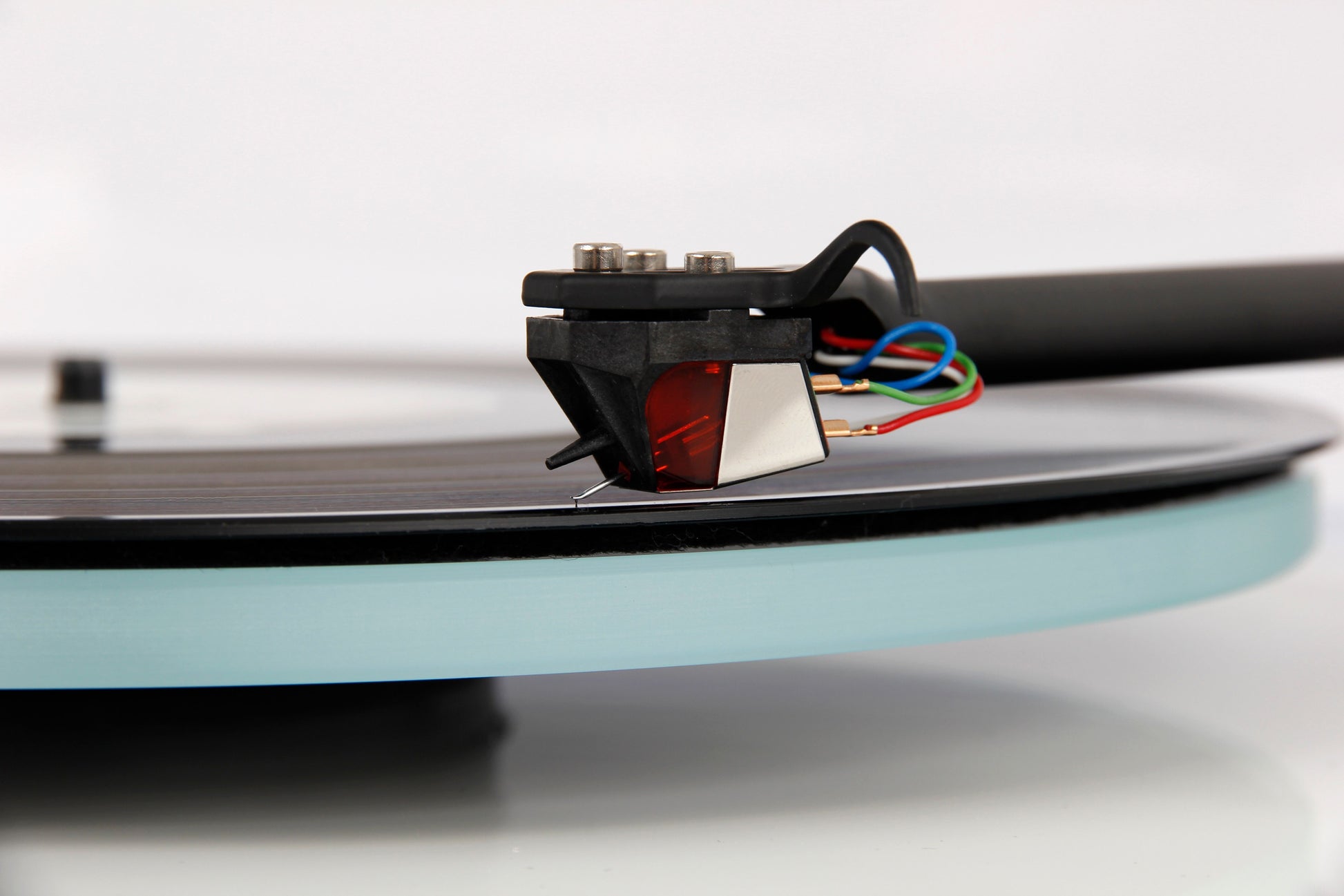 Product image for a Rega Planar 2 turntable in Gloss White finish