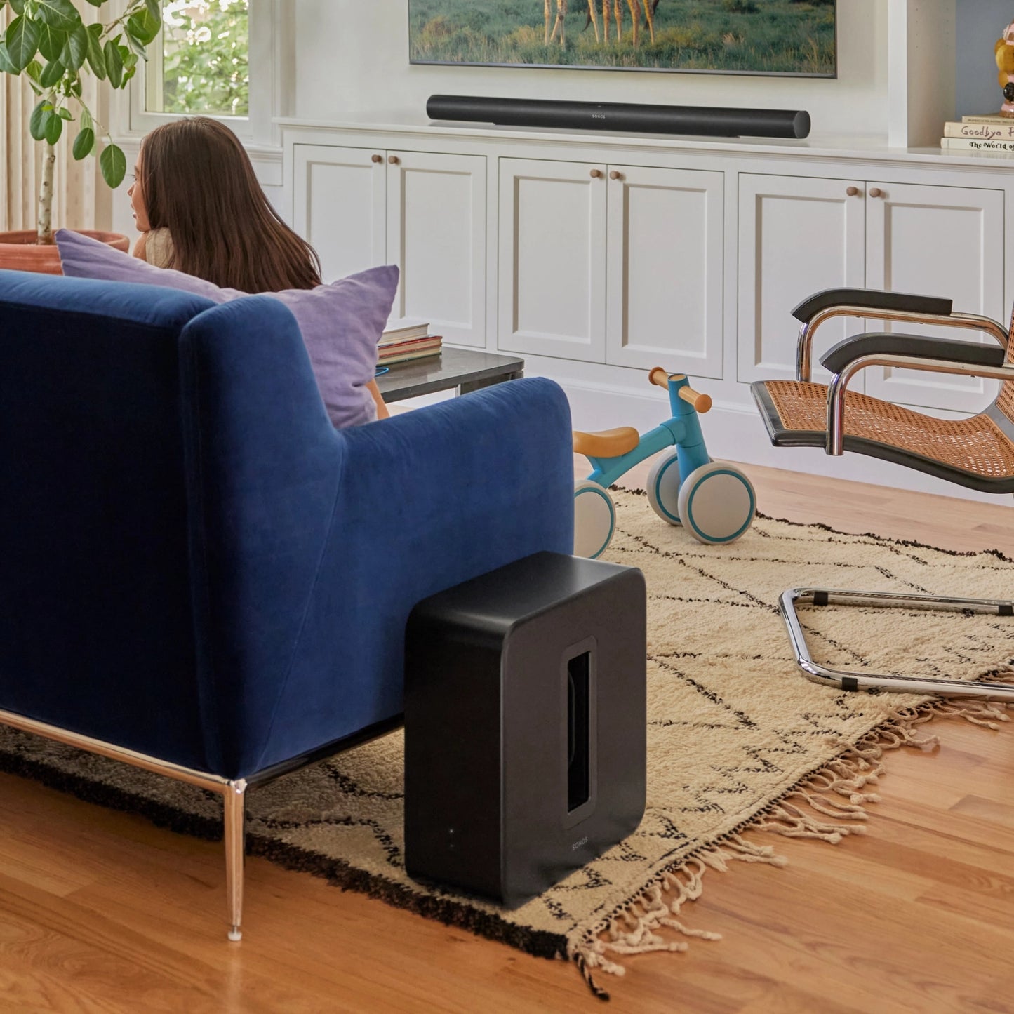 Lifestyle image of a Sonos Sub gen 4 in Black.