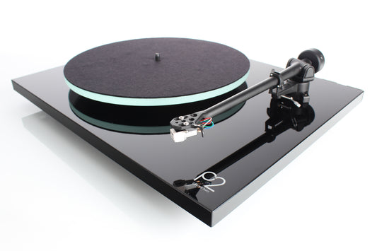 Product image for a Rega Planar 2 turntable in Gloss Black finish