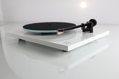 Product image for a Rega Planar 2 turntable in Gloss White finish